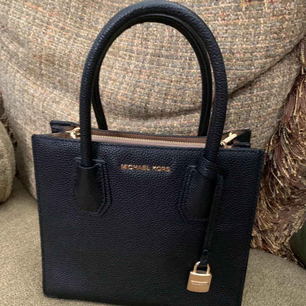 Michael Kors bag - Picture 2 of 5